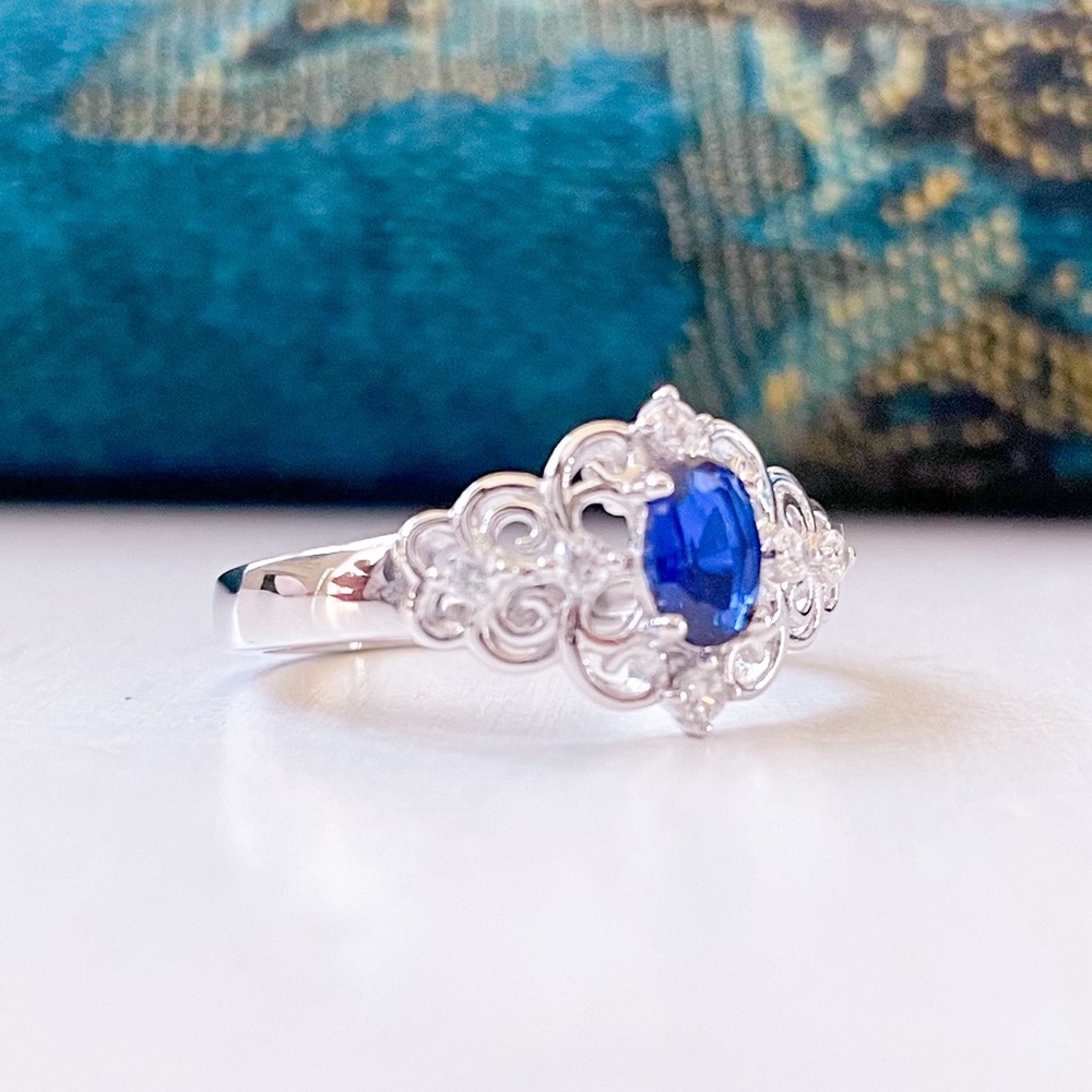 925 Vintage Design Blue CZ Ring Sz 8